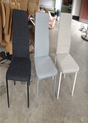 Белая ткань цвета предусматриванная обедающ стулья с 4 железными ногами В43 * Д58 * Х46км